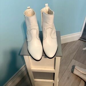 New Look Chic White Ankle Boots